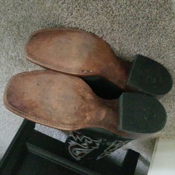 Men's Black Boots - Picture 2 of 8